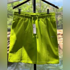 NIKE WOMENS ESSENTIAL FLEECE HIGH RISE SHORTS DM6123-321